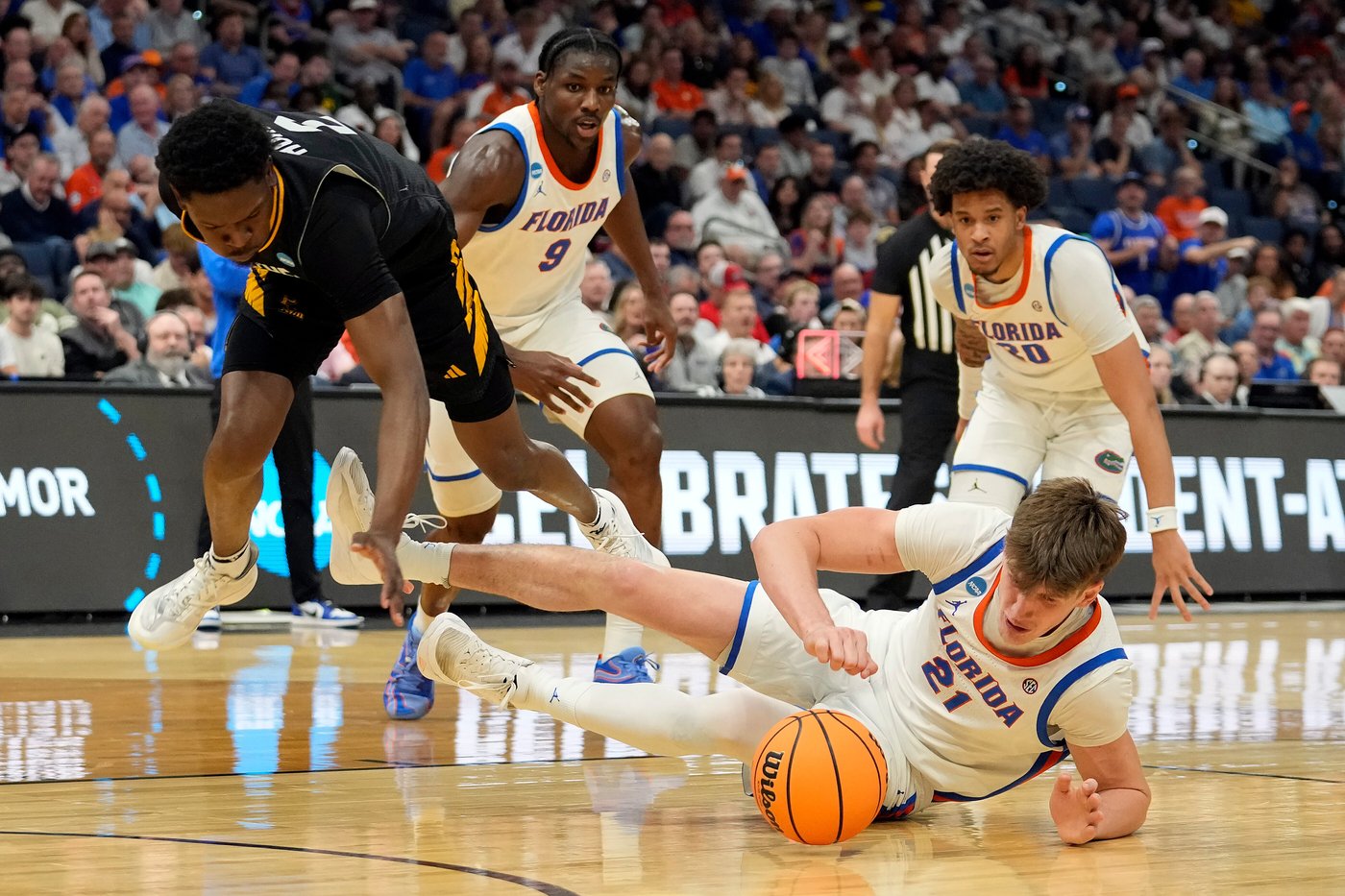 Florida begins title defense with 59-point rout of Prairie View, 2nd-biggest margin in NCAA tourney | iNFOnews.ca Florida begins title defense with 59-point rout of Prairie View, 2nd-biggest margin in NCAA tourney | iNFOnews.ca