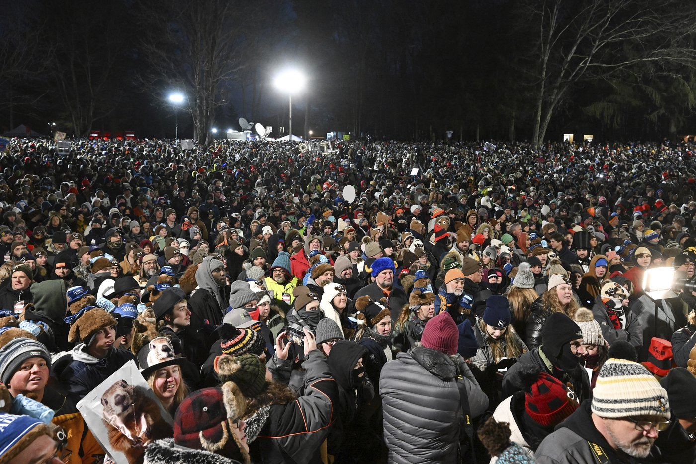 Punxsutawney Phil sees his shadow, handlers say, predicting 6 more weeks of wintry weather | iNFOnews.ca