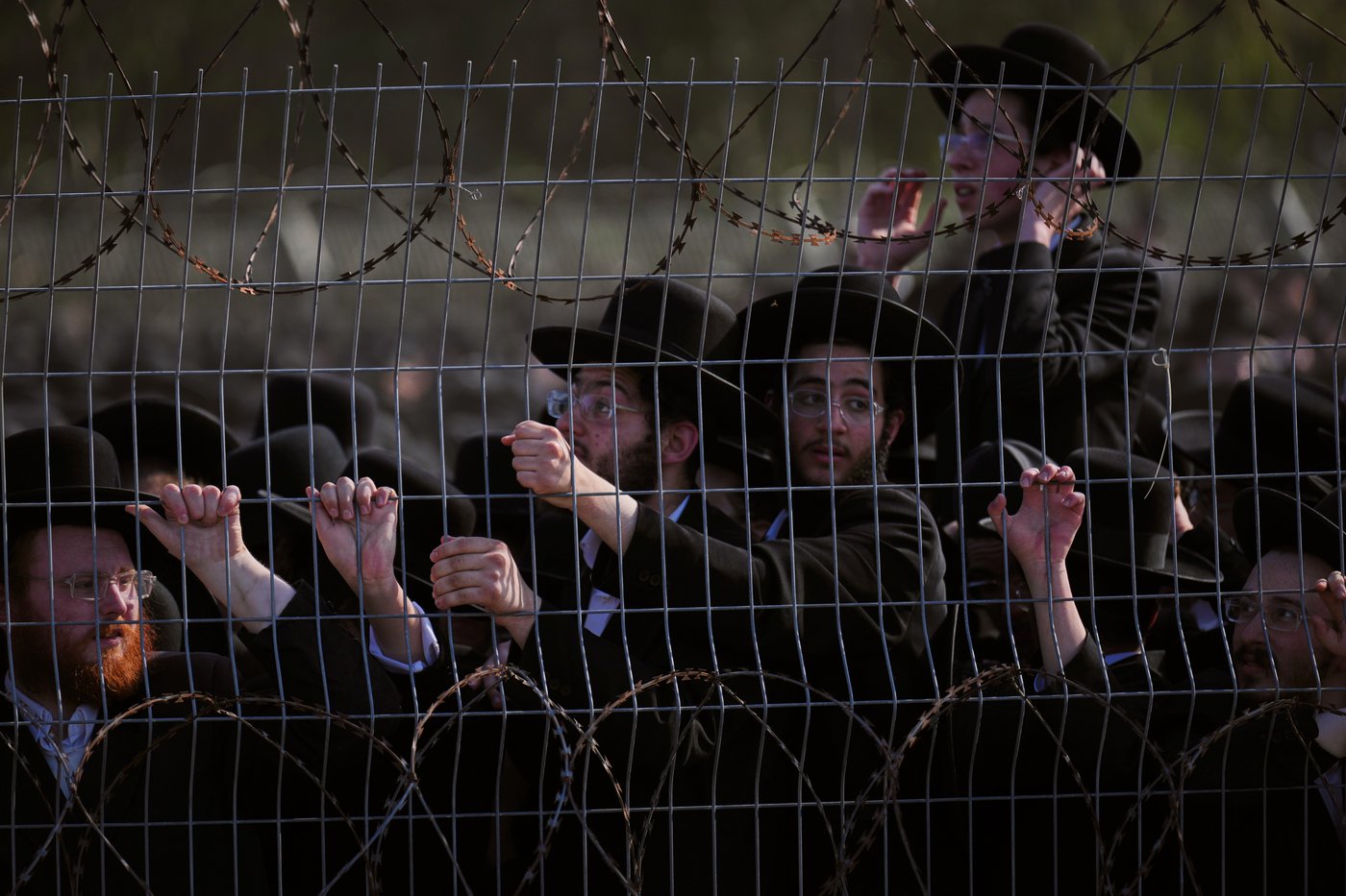 Photos of ultra-Orthodox Jews protesting military conscription in Israel | iNFOnews.ca
