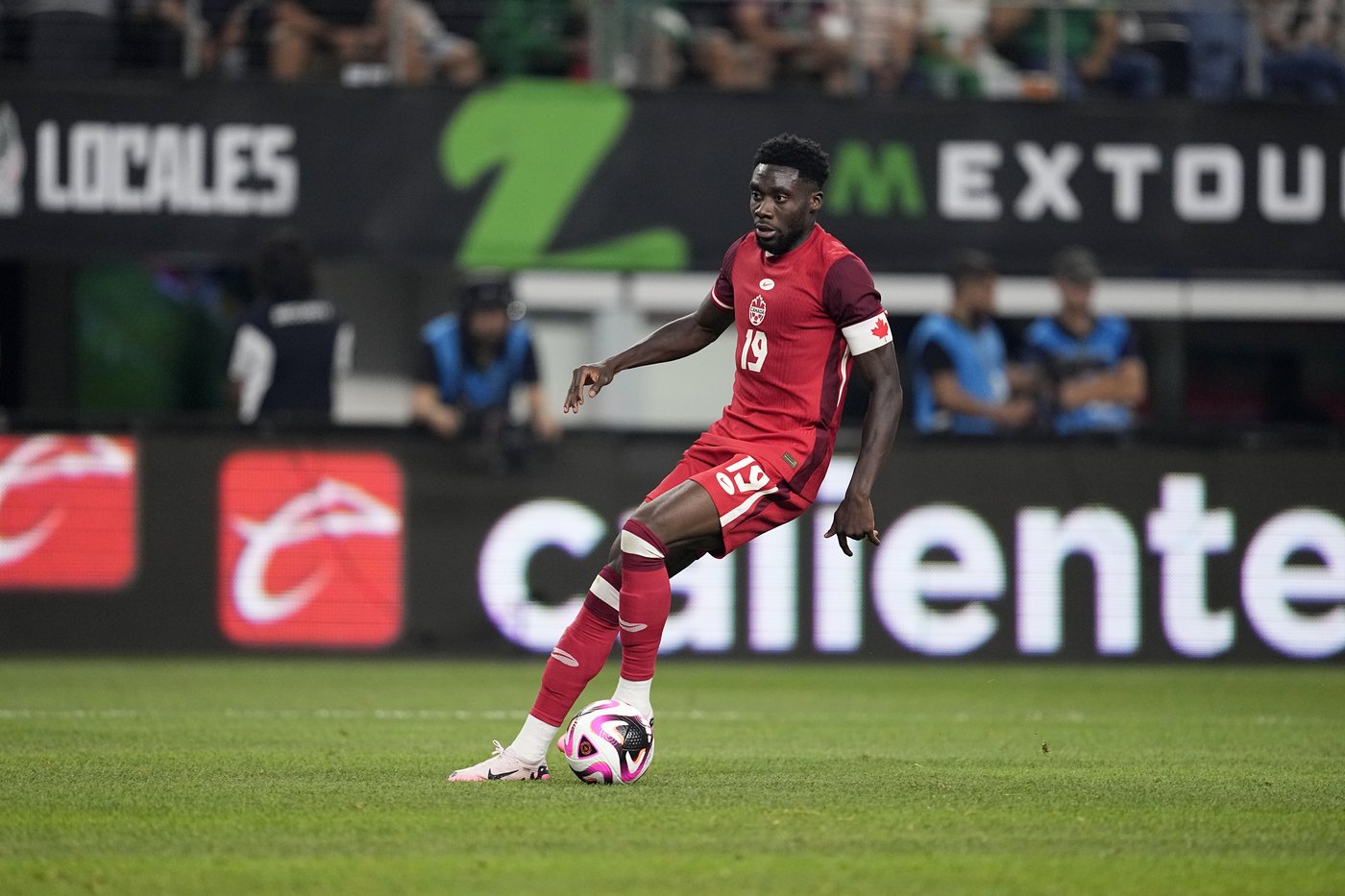Canada captain Alphonso Davies trains individually as World Cup preparations continue | iNFOnews.ca Canada captain Alphonso Davies trains individually as World Cup preparations continue | iNFOnews.ca