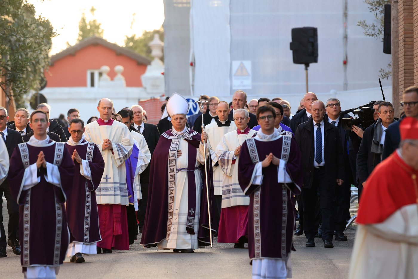 Pope laments 'ashes of international law' left by today's conflicts in Ash Wednesday liturgy | iNFOnews.ca