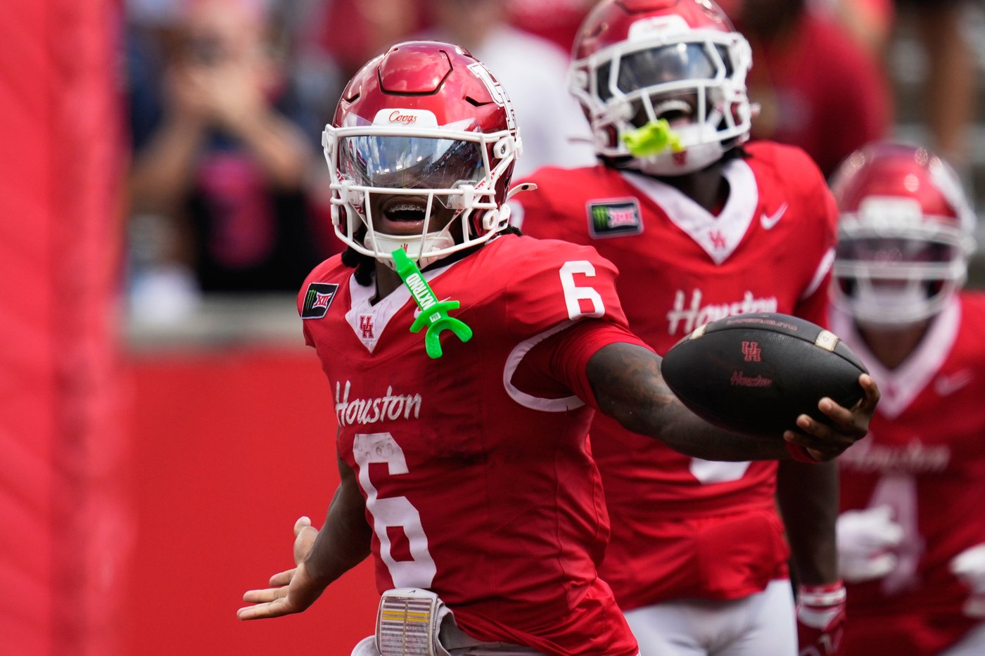 Weigman throws for 305 yards and leads No. 23 Houston to a 33-20 win over Oregon State | iNFOnews.ca