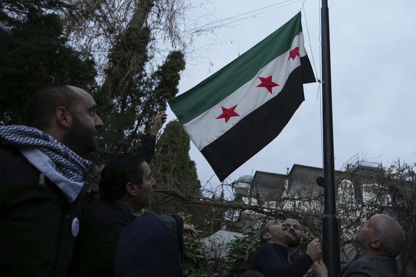 Global reaction to Assad's sudden ouster from Syria ranges from jubilation to alarm | iNFOnews.ca Global reaction to Assad's sudden ouster from Syria ranges from jubilation to alarm | iNFOnews.ca