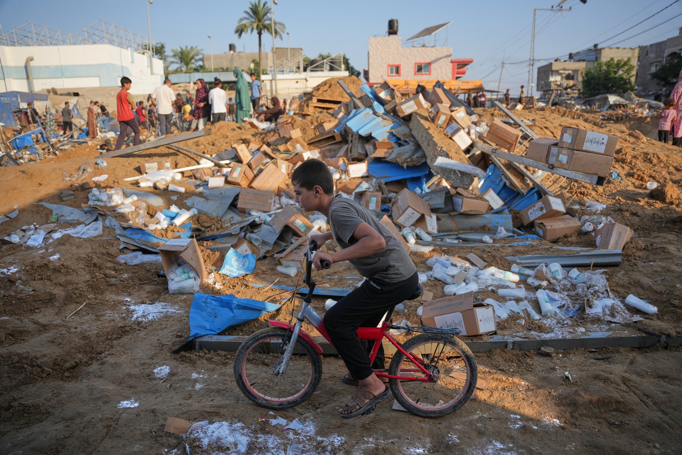 Photos show the scene after the latest Israeli strikes in Gaza | iNFOnews.ca