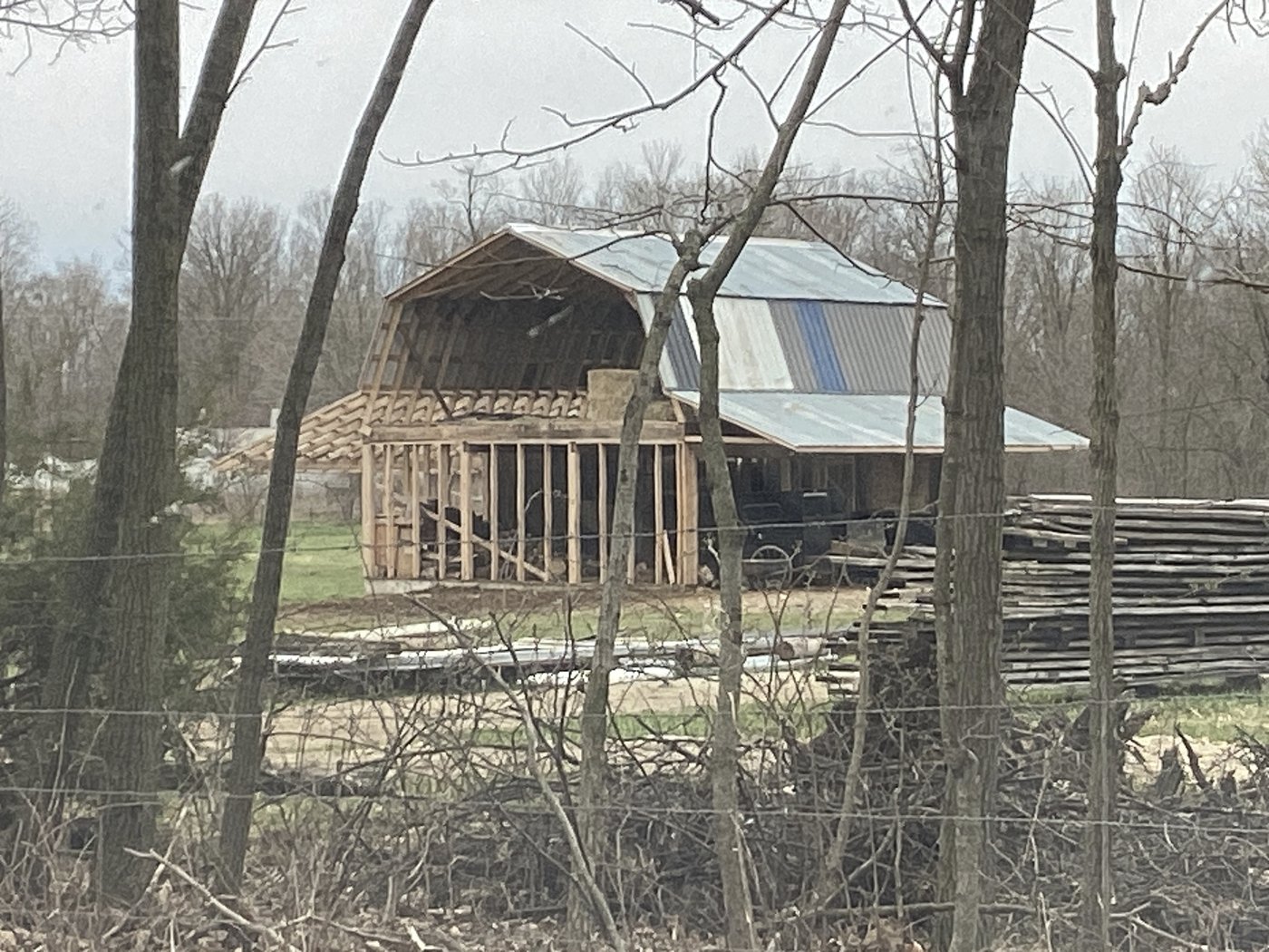 Amish communities quickly repair tornado damage in Michigan and Indiana | iNFOnews.ca Amish communities quickly repair tornado damage in Michigan and Indiana | iNFOnews.ca