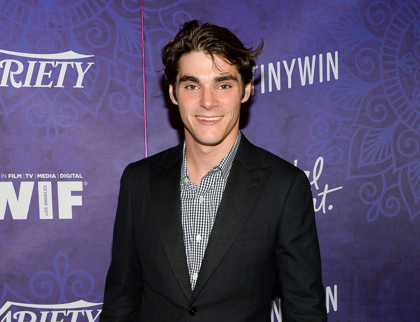 RJ Mitte, 'Breaking Bad' actor and disability rights champion, dies at 34 | iNFOnews.ca