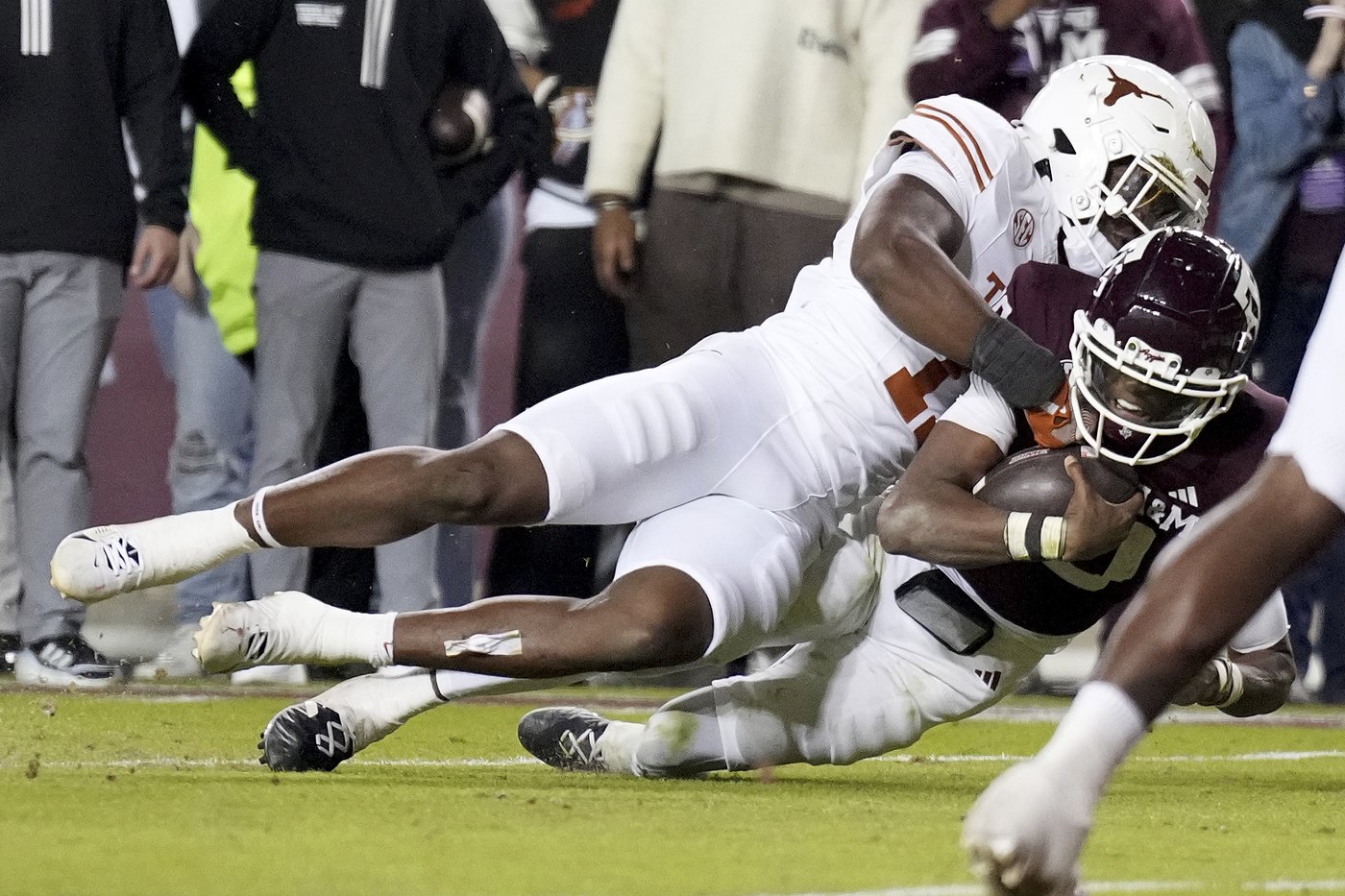 Texas defense backing up claim as nation's best heading into SEC title game against Georgia | iNFOnews.ca