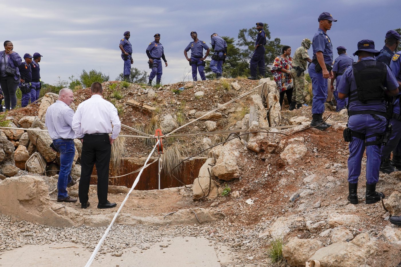 At least 100 illegal miners have died while trapped in a South African mine for months, group says | iNFOnews.ca At least 100 illegal miners have died while trapped in a South African mine for months, group says | iNFOnews.ca