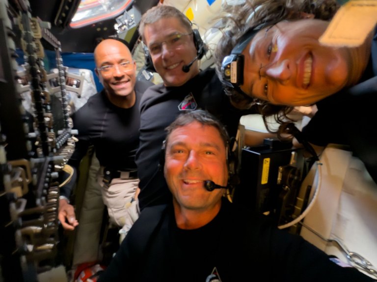 Artemis II astronauts make long-distance call to the space station as they head home from the moon | iNFOnews.ca