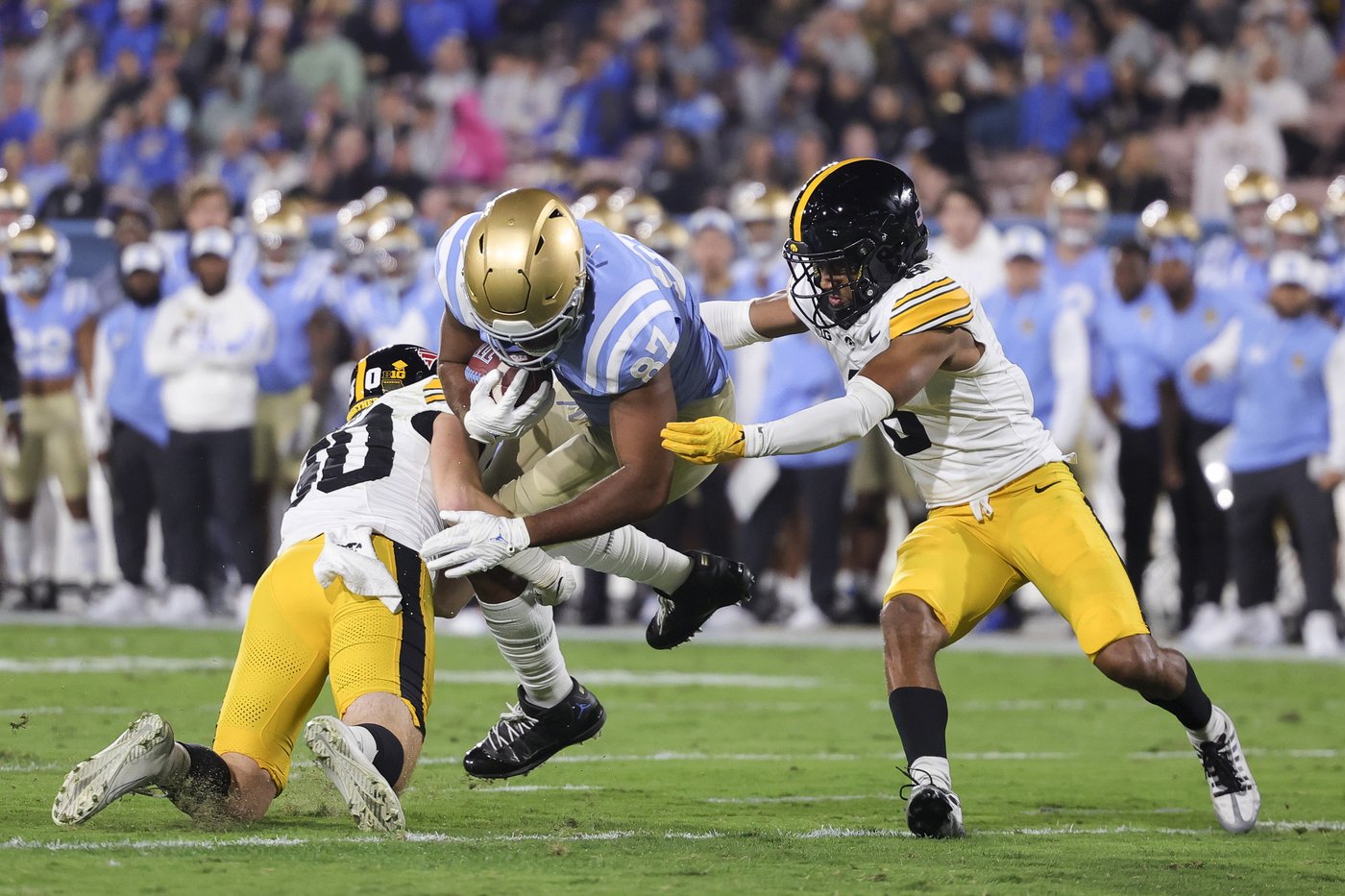 Garbers, Schwesinger lead UCLA past Iowa 20-17 for Bruins' 3rd straight win | iNFOnews.ca