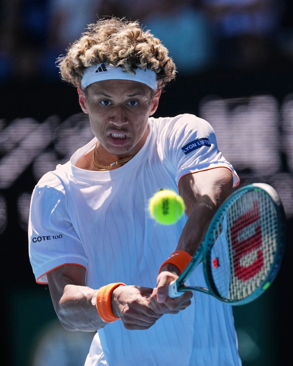 Diallo reaches quarterfinals at Eastbourne with three-set win over Etcheverry | iNFOnews.ca