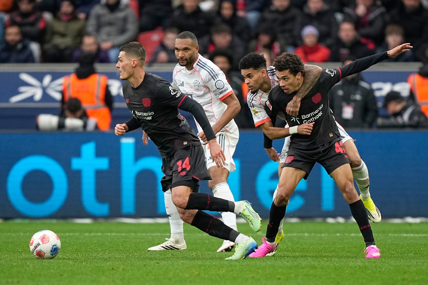 Bayern Munich held to 1-1 draw at Bayer Leverkusen after 2 red cards, Dortmund closes in | iNFOnews.ca