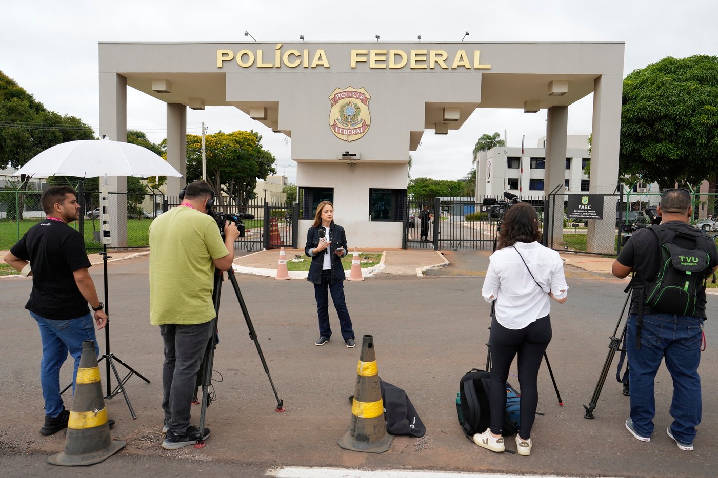 Brazil's ex-president Bolsonaro arrested over alleged plot to escape and avoid 27-year prison term | iNFOnews.ca