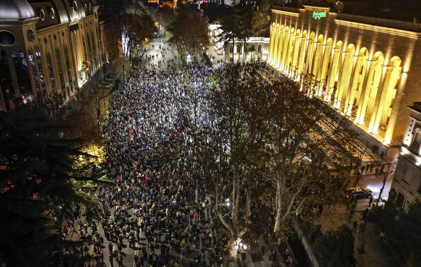 Georgian protesters and police clash after prime minister suspends talks on joining the EU | iNFOnews.ca