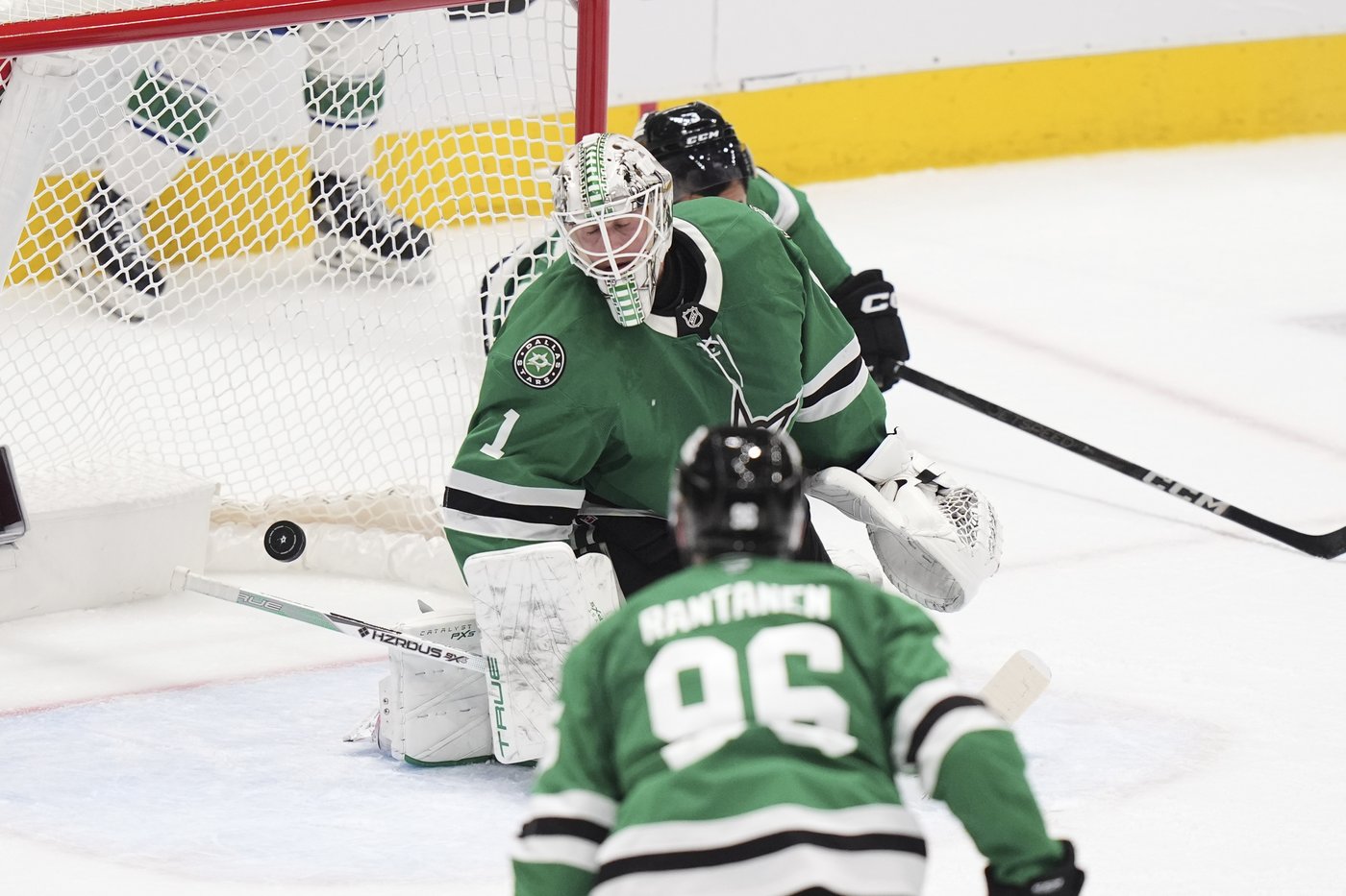 Canucks make NHL history with 3 goals in last minute of regulation, beat Stars 6-5 in OT | iNFOnews.ca Canucks make NHL history with 3 goals in last minute of regulation, beat Stars 6-5 in OT | iNFOnews.ca