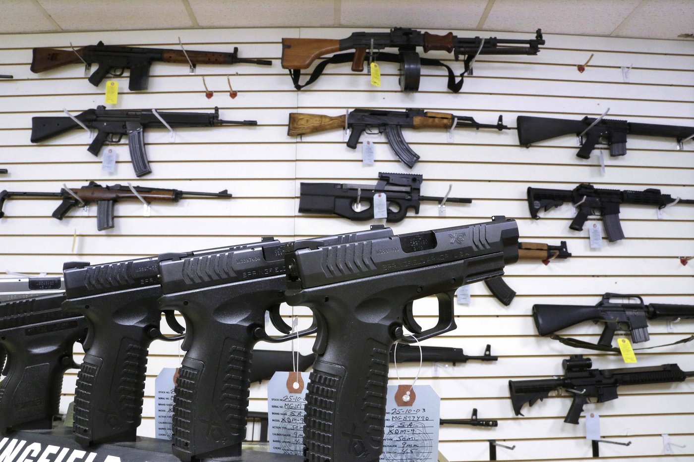 US judge tosses Illinois' ban on semiautomatic weapons, governor pledges swift appeal | iNFOnews.ca US judge tosses Illinois' ban on semiautomatic weapons, governor pledges swift appeal | iNFOnews.ca