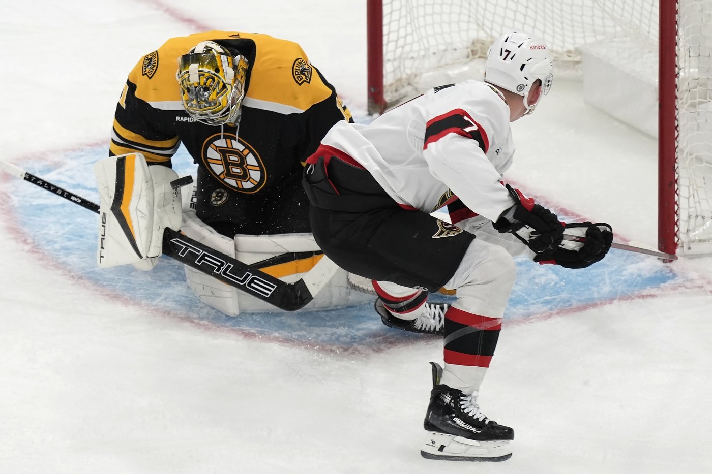 Ullmark wins in return to Boston as Senators edge Bruins 3-2 in overtime | iNFOnews.ca