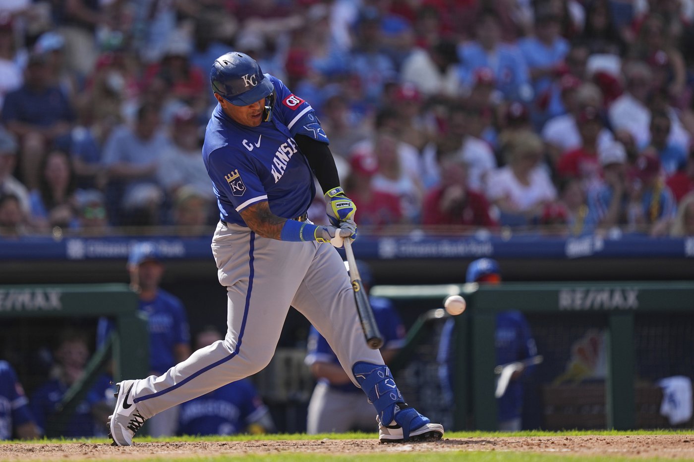 Phillies clinch fourth straight playoff berth despite 10-3 loss to Royals, who get 5 RBIs from Perez | iNFOnews.ca