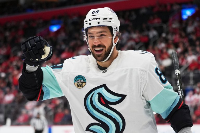 Gaudreau scores twice in 4-goal 2nd period as Kraken beat Red Wings 6-3 | iNFOnews.ca