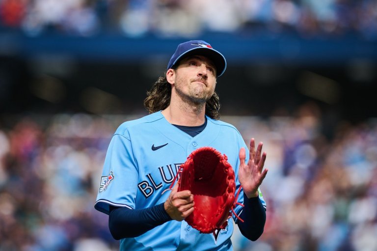 Gausman gets standing ovation from fans in what may be his final start for Blue Jays | iNFOnews.ca