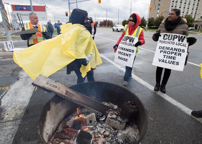 'Highly respected' mediator called in as postal workers keep Toronto plants shut | iNFOnews.ca