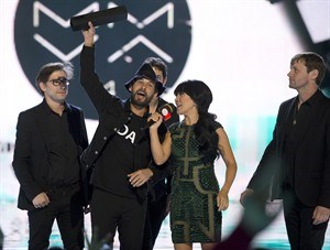 Ed Sheeran, Jenners, Hedley get big reaction arriving on MMVAs red carpet | iNFOnews.ca CP28768101