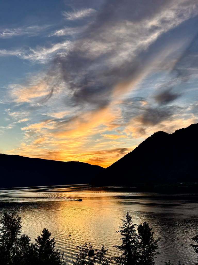 iN PHOTOS: Golden Hour transforms landscapes in Thompson-Okanagan | iNFOnews.ca iN PHOTOS: Golden Hour transforms landscapes in Thompson-Okanagan | iNFOnews.ca