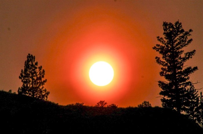 iN PHOTOS: Wildfire smoke turns sun, moon red in Kamloops, Okanagan | iNFOnews.ca iN PHOTOS: Wildfire smoke turns sun, moon red in Kamloops, Okanagan | iNFOnews.ca