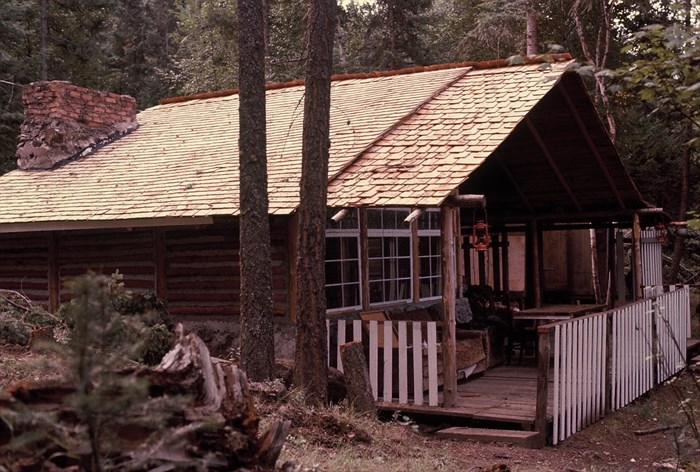 iN PHOTOS: How a North Okanagan cabin was built for $500 in 1974 | iNhome iN PHOTOS: How a North Okanagan cabin was built for $500 in 1974 | iNhome