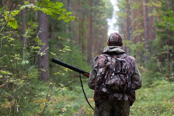 Armstrong man banned from hunting for 10 years | iNFOnews.ca A man dressed in camo clothing holding a rifle in the forest.