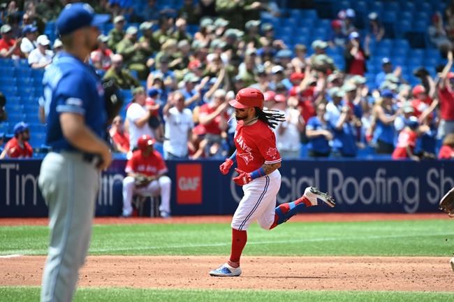 Blue Jays ride season-high 18 hits as Toronto downs Kansas City Royals 11-4 | iNFOnews.ca CP1971103741