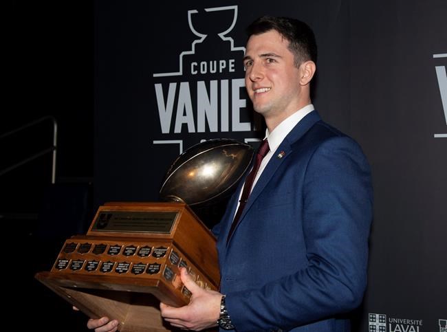 Dinos quarterback Adam Sinagra named top football player in U Sports | iNFOnews.ca Dinos quarterback Adam Sinagra named top football player in U Sports | iNFOnews.ca
