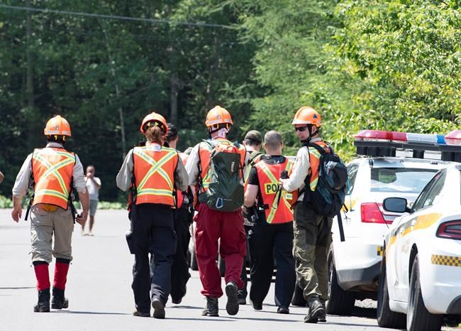 Manhunt intensifies as Quebec police search cabins for father of girls found dead | iNFOnews.ca