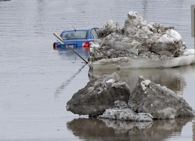 Quebec public security minister warning flood zone residents not to take chances | iNFOnews.ca CP1875072072