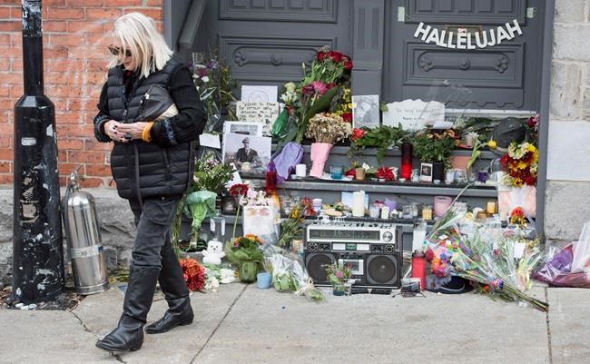 Montrealers flock to Leonard Cohen's house to remember legendary musician | iNFOnews.ca Montrealers flock to Leonard Cohen's house to remember legendary musician | iNFOnews.ca