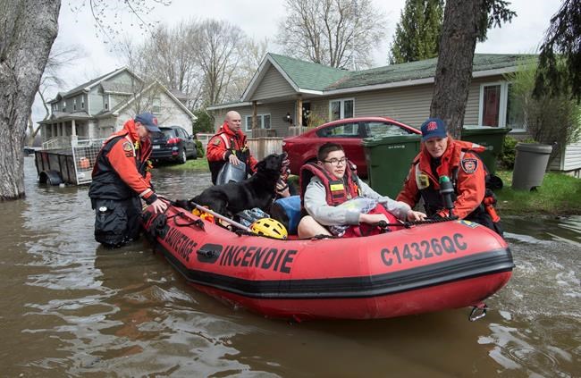 Hundreds of homes threatened as flood waters continue to rise near Montreal | iNFOnews.ca Hundreds of homes threatened as flood waters continue to rise near Montreal | iNFOnews.ca
