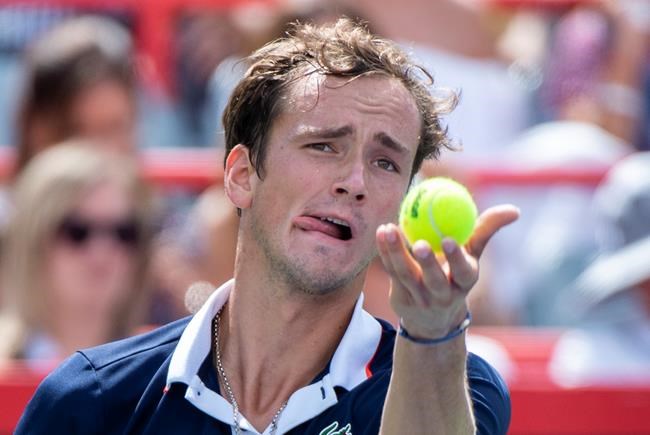 Rafael Nadal survives early scare, defeats Fabio Fognini in Rogers Cup quarters | iNFOnews.ca CP1700190775