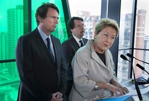 Marois insists her position on independence referendum is clear | iNFOnews.ca CP27677594