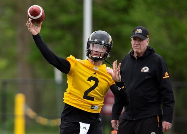 Quarterback Johnny Manziel take his first team reps at Ticats training camp | iNFOnews.ca