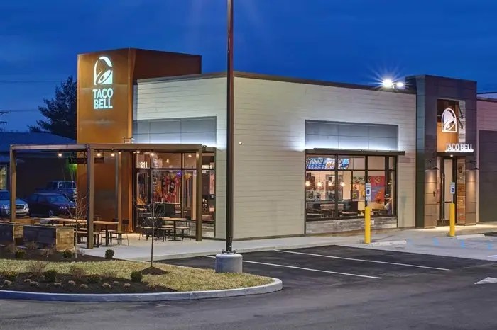 Taco Bell building exterior.