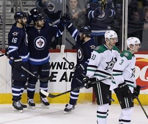 Adam Lowry, Michael Hutchinson lead Jets in 4-2 win over struggling Stars | iNFOnews.ca CP32040982