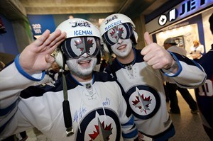 Winnipeg celebrates Jets, first NHL playoff game in town since 1996 | iNFOnews.ca CP32772092